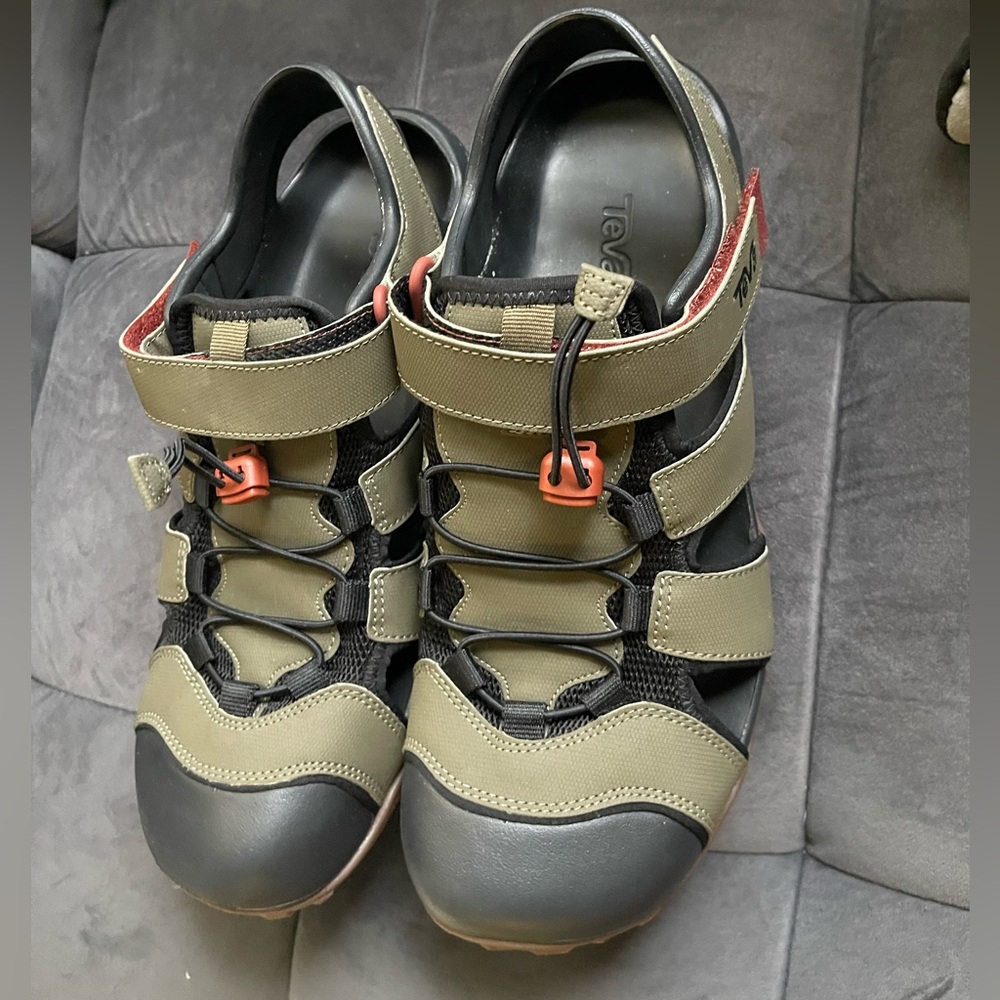 Size 11 TEVA men’s Flintwood Sandal
